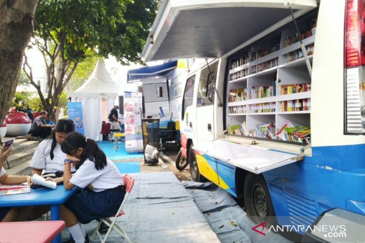 DPAD mengoperasikan dua mobil perpustakaan di Festival Cisadane