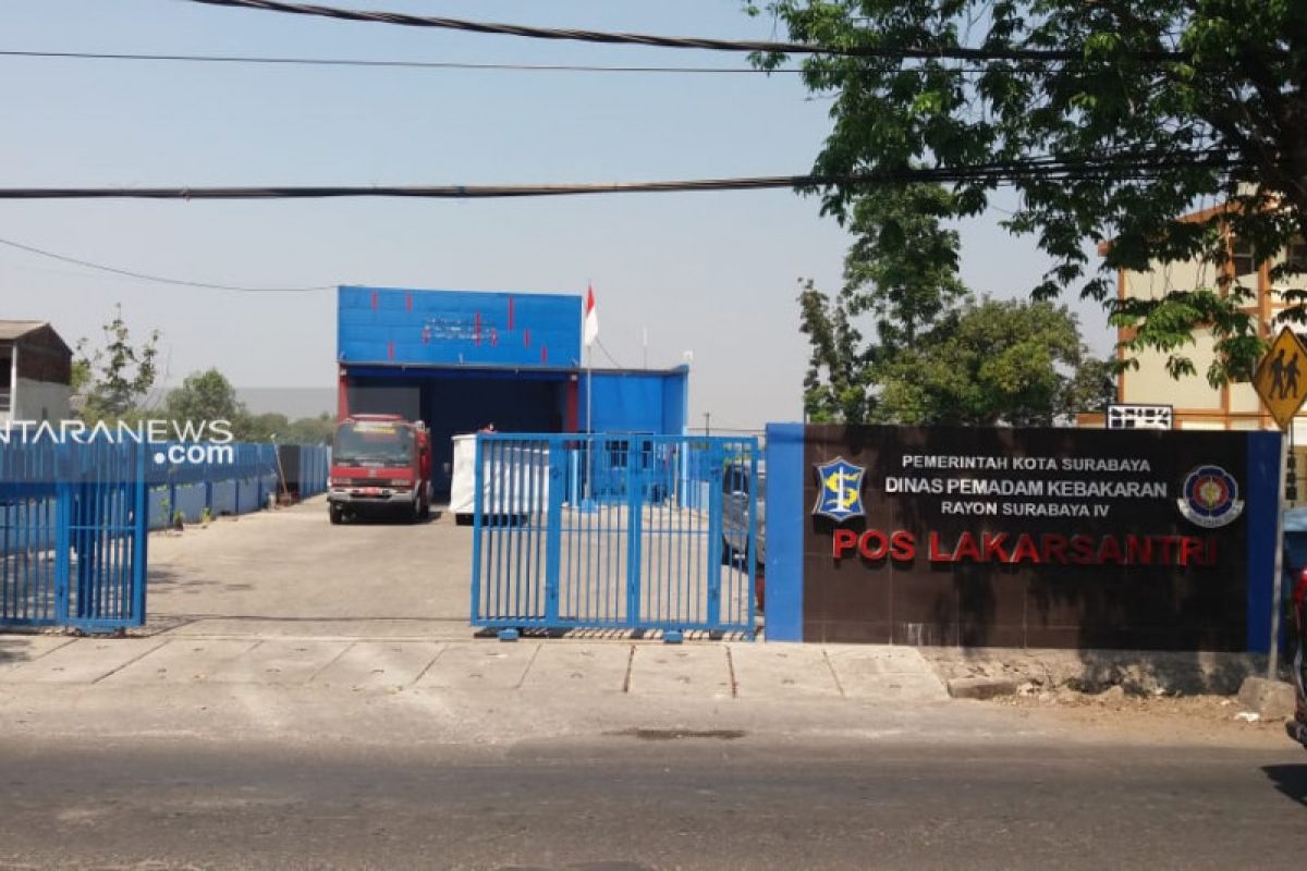 Pos Damkar Lakarsantri Surabaya terkena dampak proyek JLLB