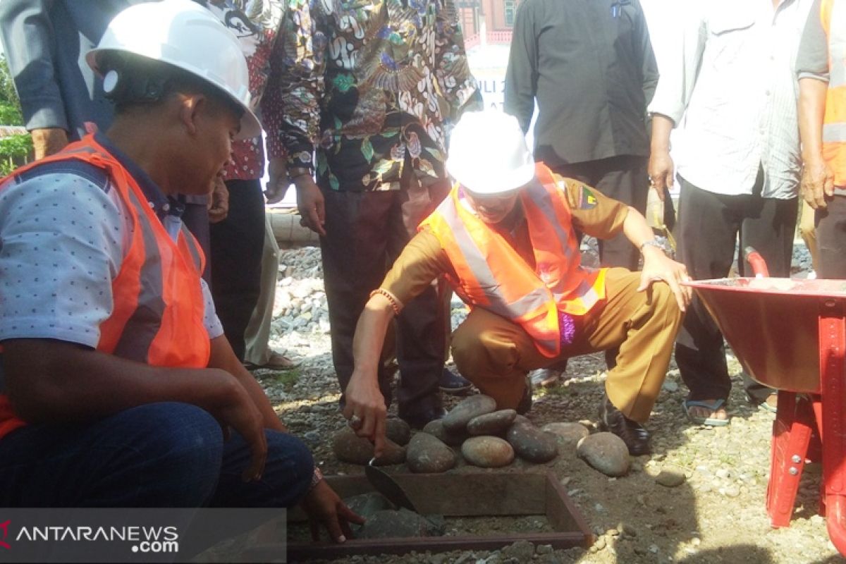 Hendrajoni letakan batu pertama, kantor Camat Pancung Soal mulai dibangun