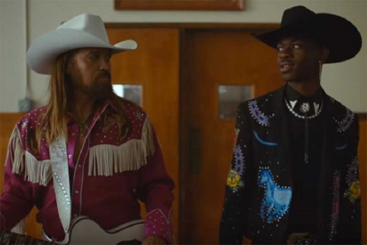 Lagu baru Lil Nas X cetak rekor 17 minggu puncaki tangga lagu Billboard