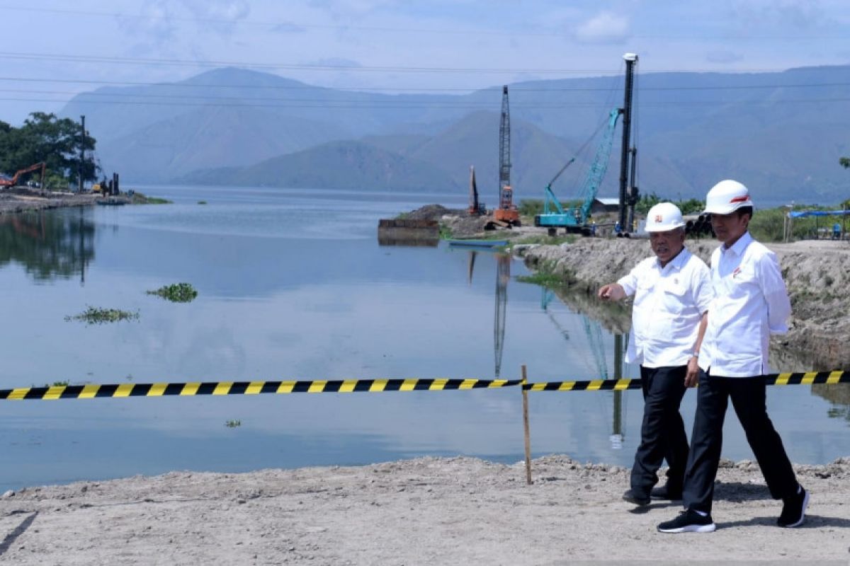 Jokowi to transform Lake Toba into tourist spot