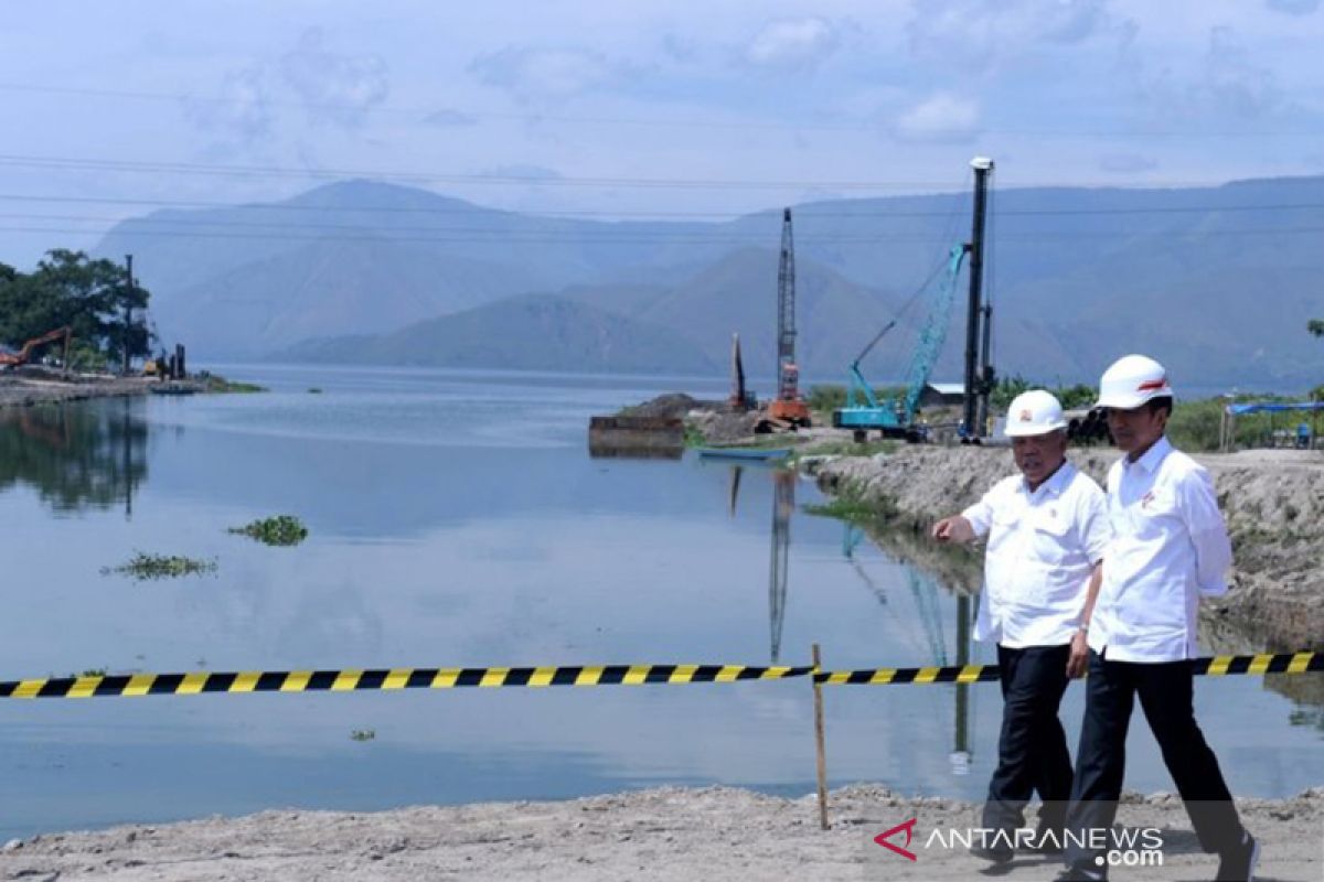 Jokowi berkomitmen benahi Danau Toba jadi destinasi terintegrasi