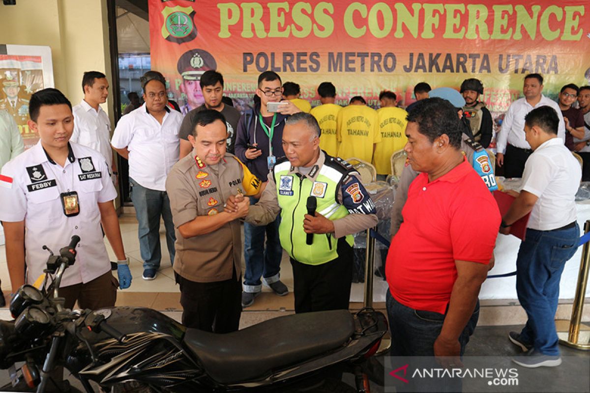 Polres Metro Jakarta Utara bekuk polisi gadungan curi 17 sepeda motor