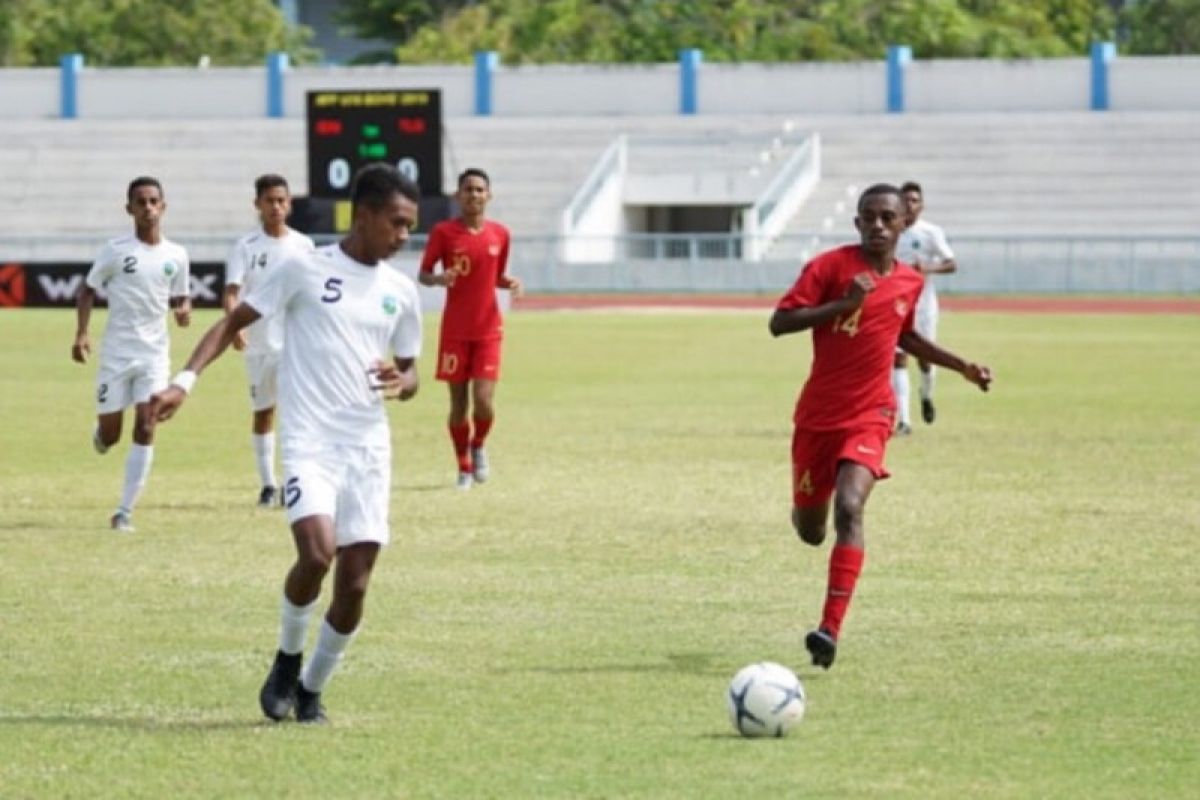 Pemain Timnas U-15 diapresiasi usai bermain seri dengan Timor Leste