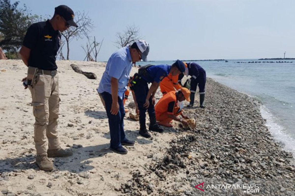 Tumpahan minyak Pertamina sampai di Kepulauan Seribu sejak Kamis