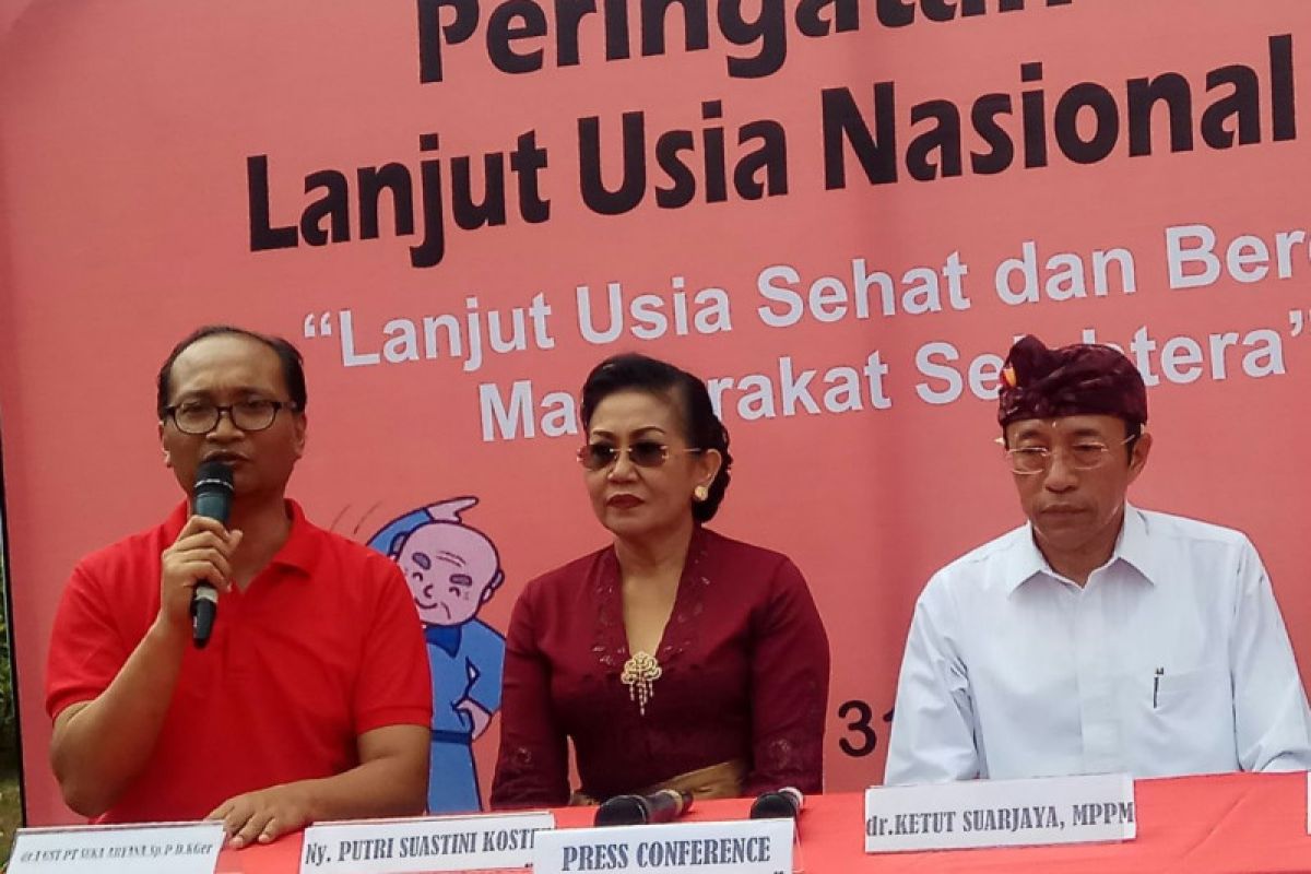 Lansia wajib dapat pelayanan kesehatan yang layak