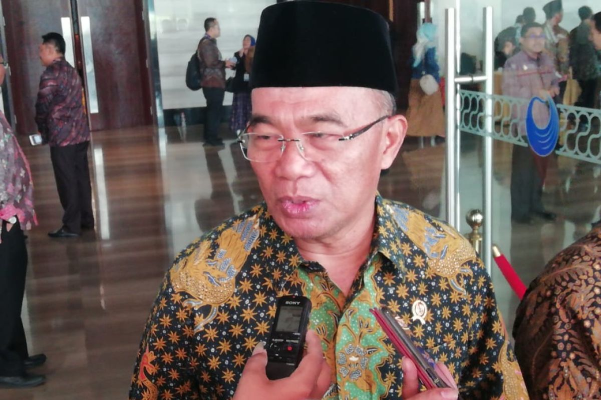 Tidak ada lagi pengangkatan guru honorer, kata Mendikbud