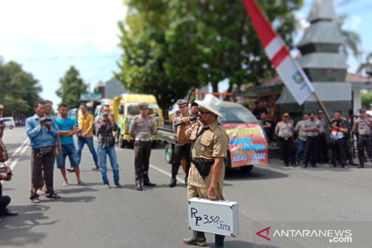 Izin pertambangan dipersulit, puluhan warga Situbondo unjuk rasa