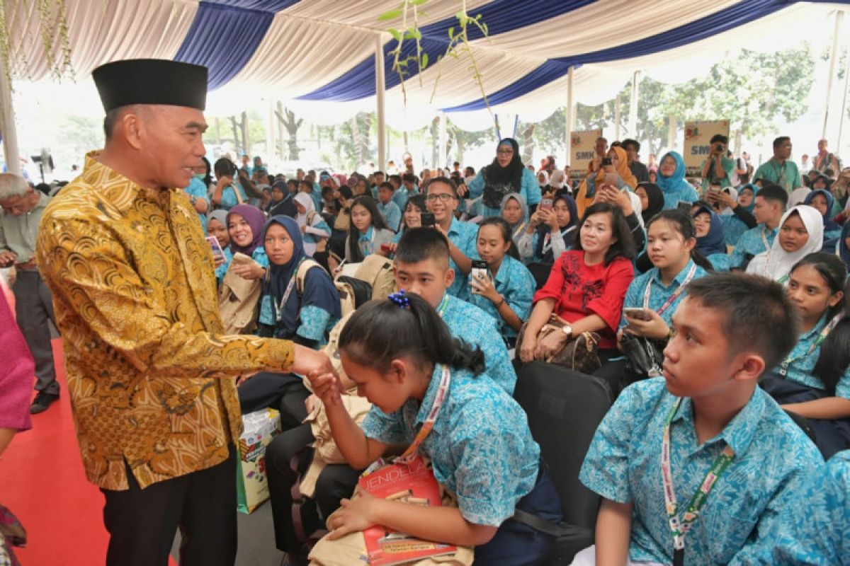 Mendikbud sebutkan usia pensiun guru bukan diperpanjang