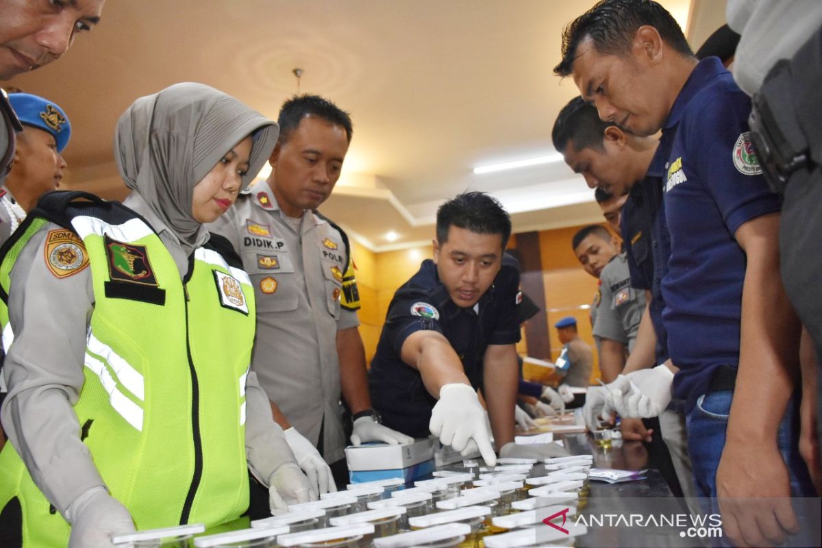 Ratusan Personel Polres Bogor dites urine