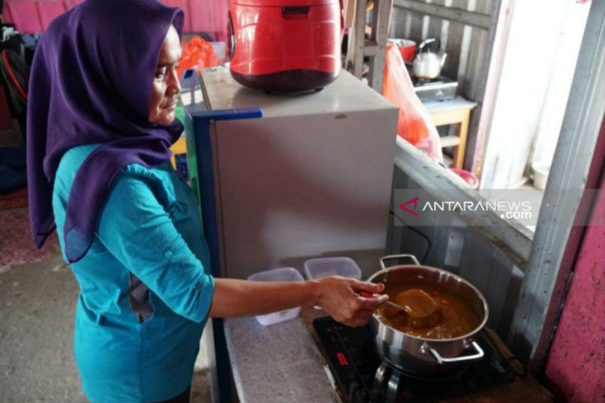 Belasan penjual kuliner Kampoeng Rasau gunakan kompor induksi