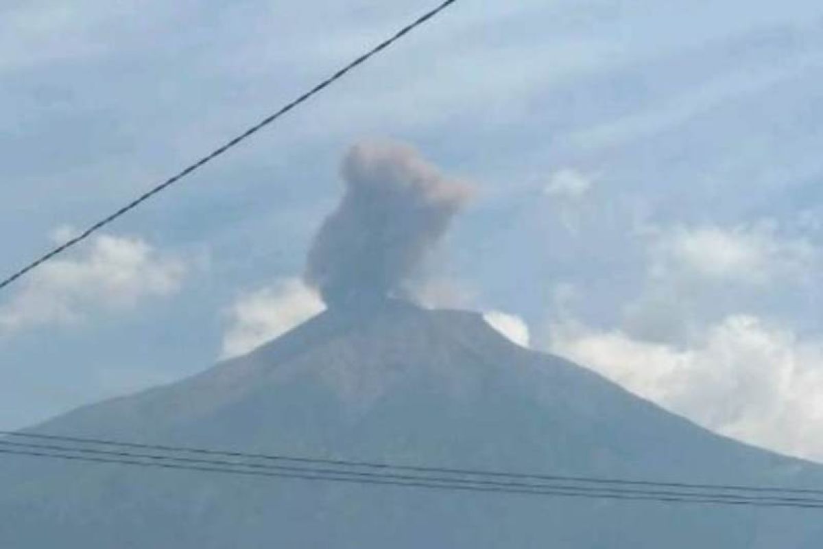 BPBD: Warga terbiasa dengan erupsi Gunung Kerinci tapi tetap waspada