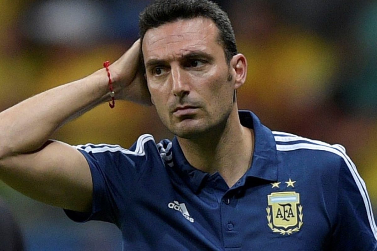 Scaloni tetap latih Argentina