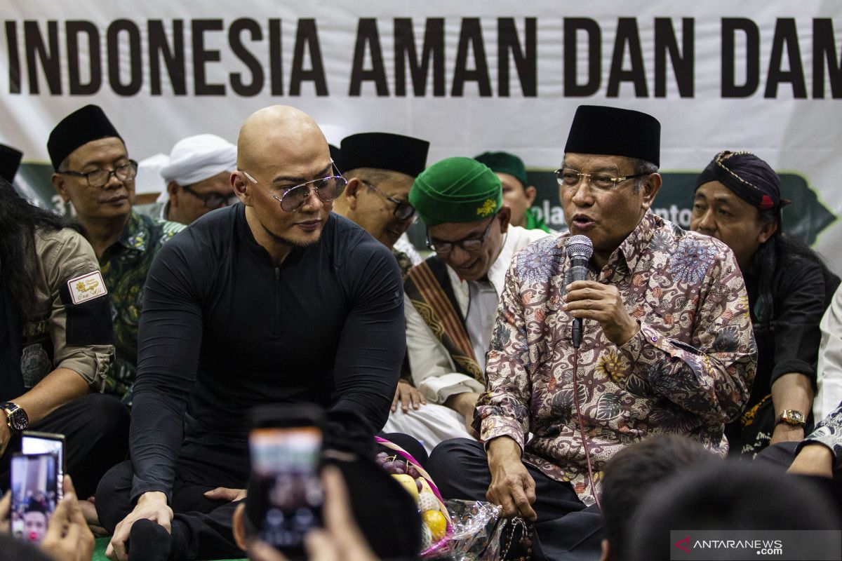 Deddy Corbuzier banyak menolak tawaran haji dan umrah setelah masuk Islam