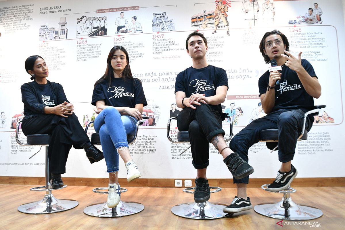 Pemeran film "Bumi Manusia" bicara stereotip anak multiras