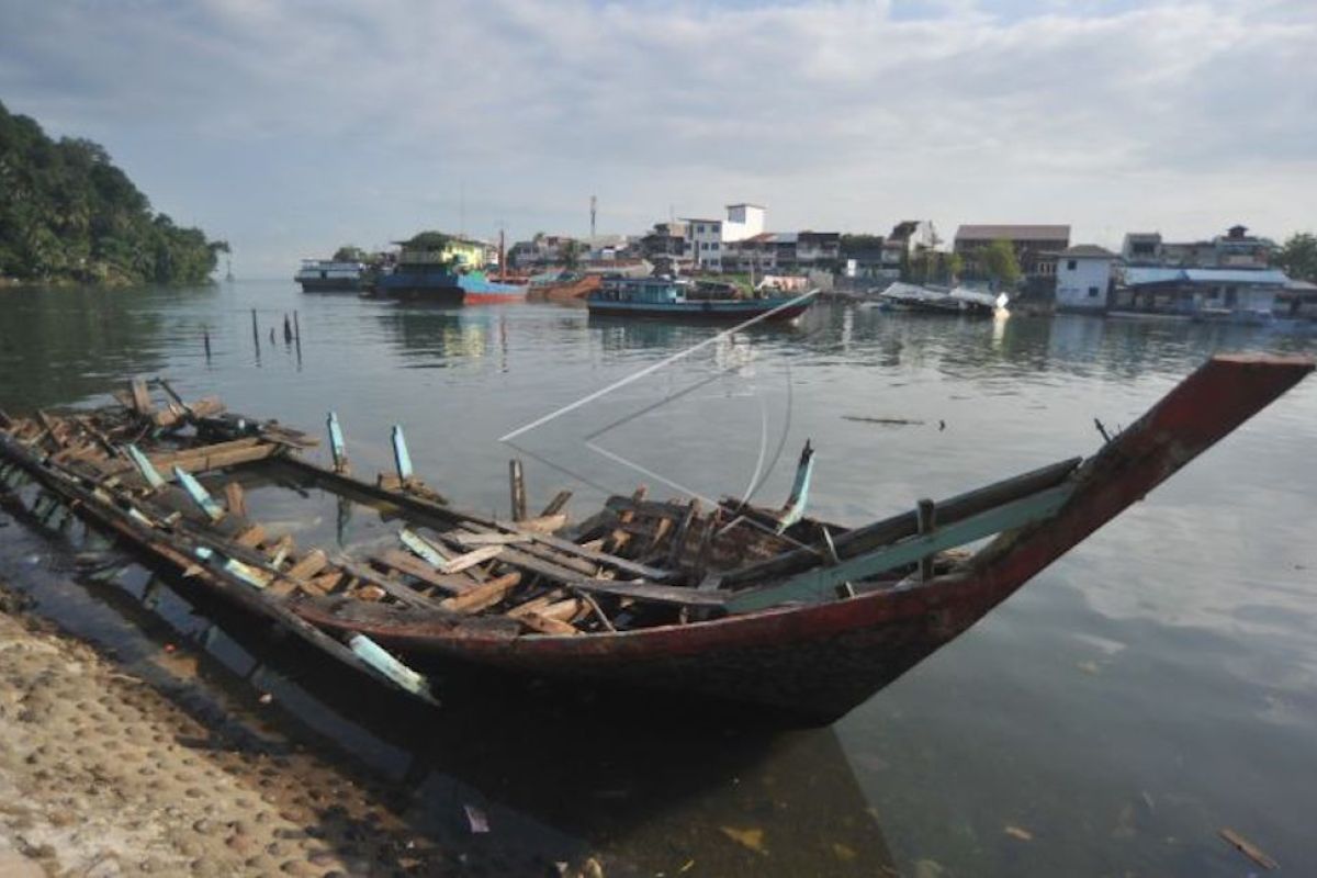 Perindah kawasan, Padang mulai bersihkan 17 bangkai kapal di Batang Arau