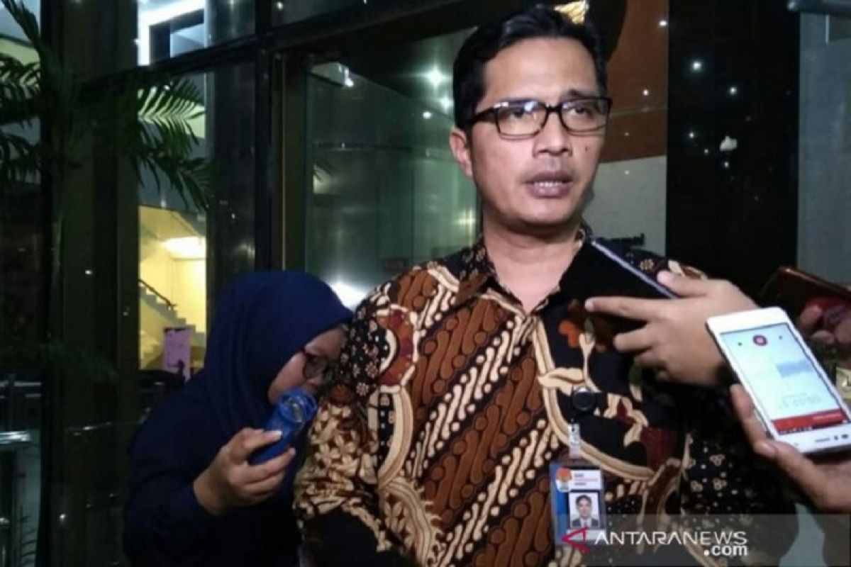 KPK geledah ruang kerja Sekda Jabar, Iwa Karniwa