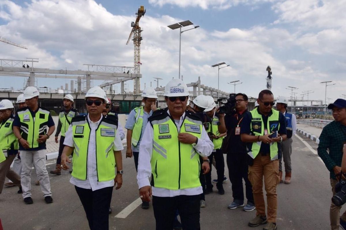 Gubernur  tinjau pembangunan Bandara Syamsuddin Noor