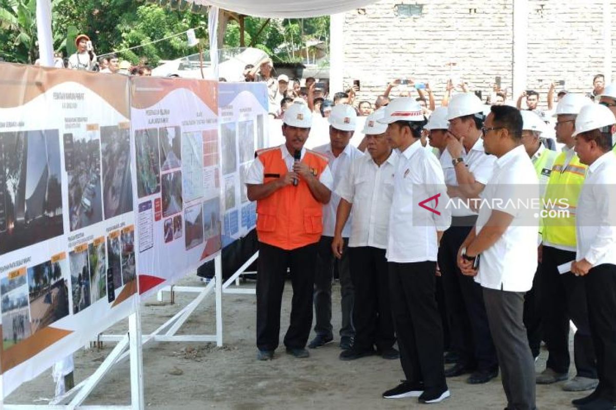 Presiden : Jalan lingkar Pulau Samosir selesai akhir 2019