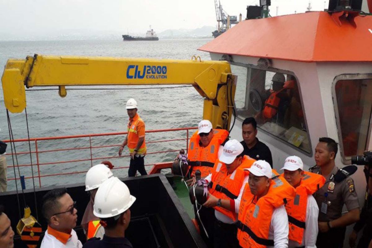 Lampung canangkan laut bersih dan resmikan kapal pembersih sampah