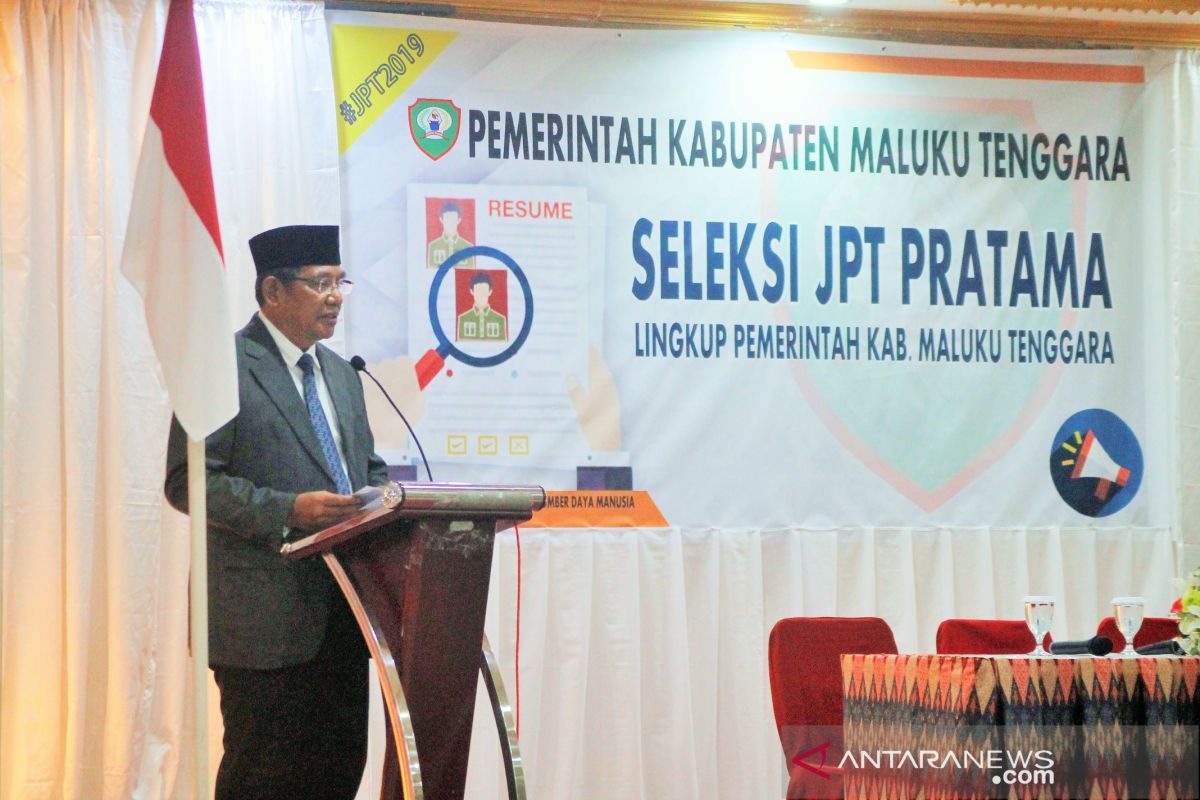 Bupati Malra  : semua orang memiliki hak duduki jabatan