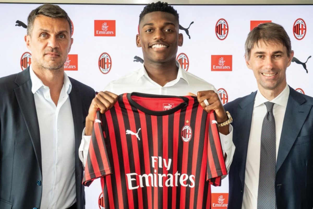 Rafael Leao resmi berseragam Milan dan dibanderol Rp468,8 miliar