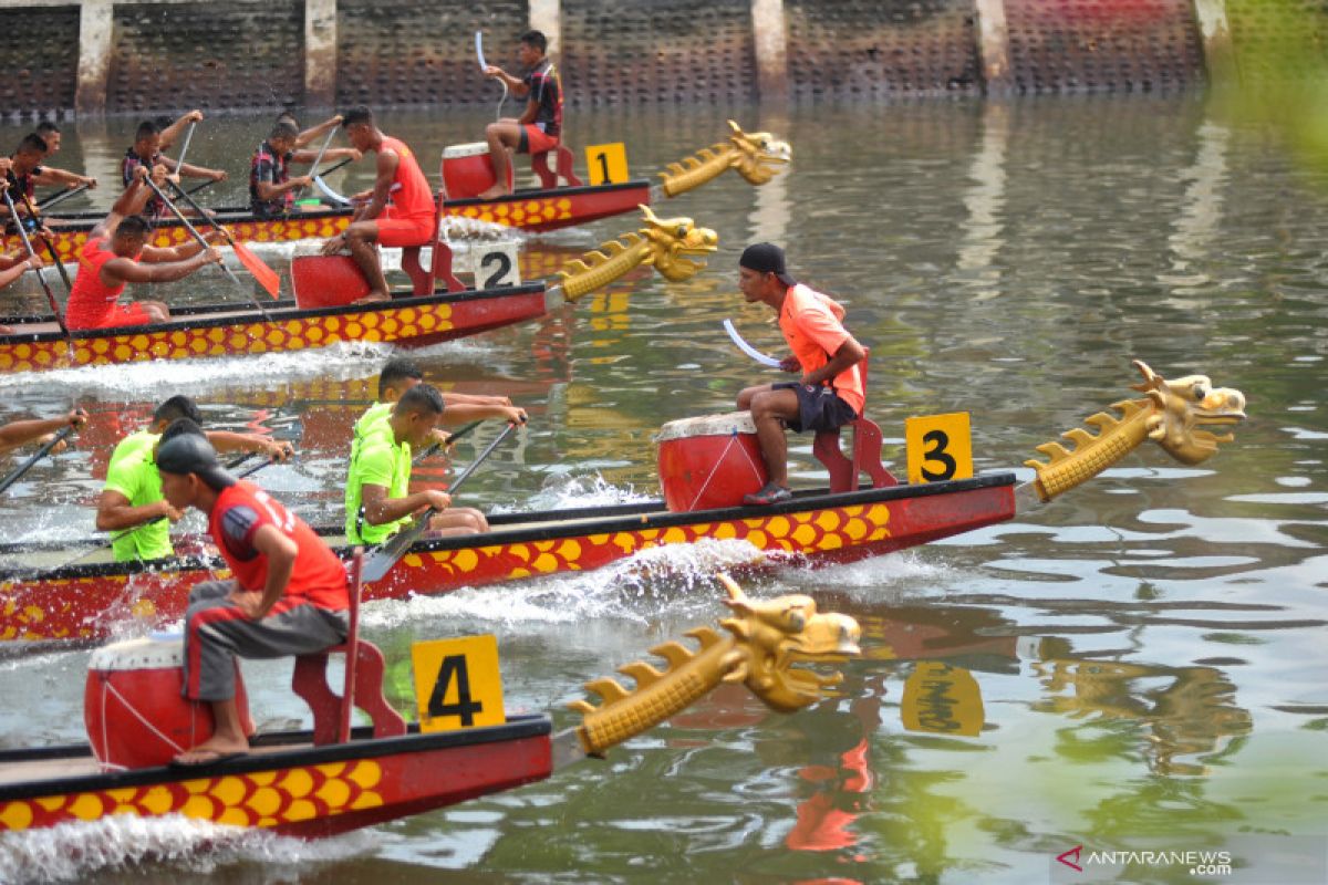 Lantamal VI gelar lomba perahu naga peringati HUT ke-74 TNI AL