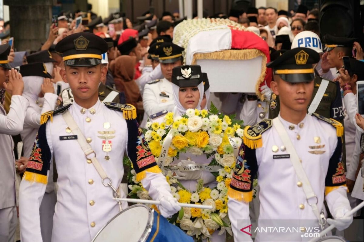 Ribuan warga Gowa  beri penghormatan terakhir untuk Ichsan Yasin Limpo