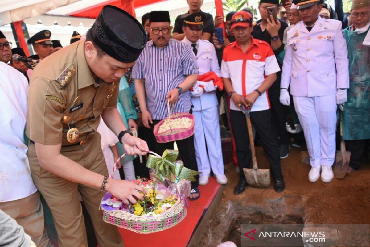 Masyarakat dua daerah antar jenazah IYL ke TPU Panaikang