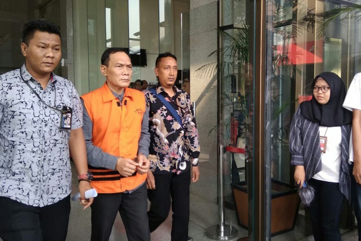 KPK perpanjang penahanan tiga tersangka suap PN Balikpapan