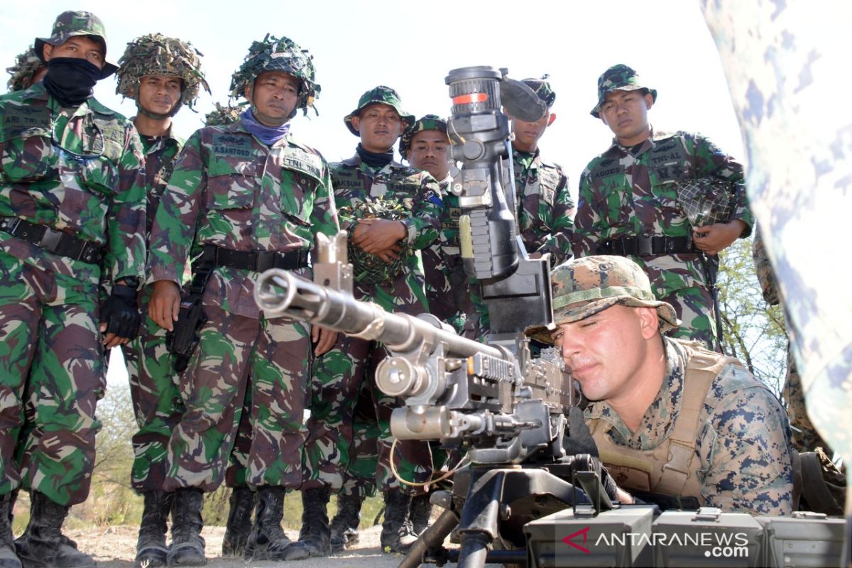 Marinir Indonesia-Amerika latihan teknik-teknik menembak