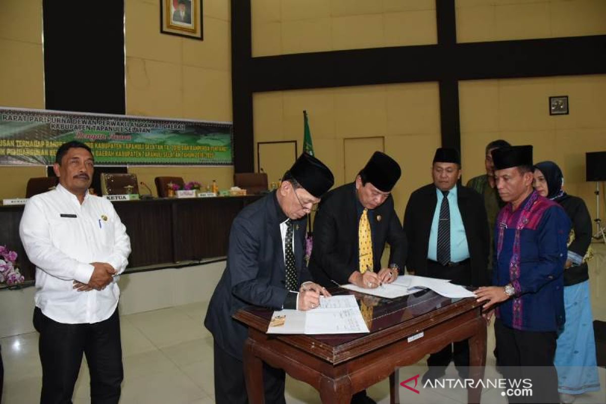 Rancangan P-APBD 2019 Tapanuli Selatan disetujui menjadi Perda