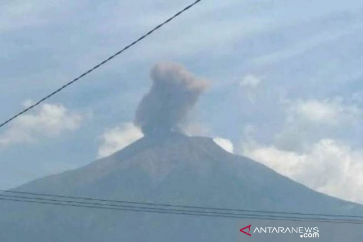 Petugas: 51 orang pendaki berada diatas gunung Kerinci saat terjadi erupsi Rabu