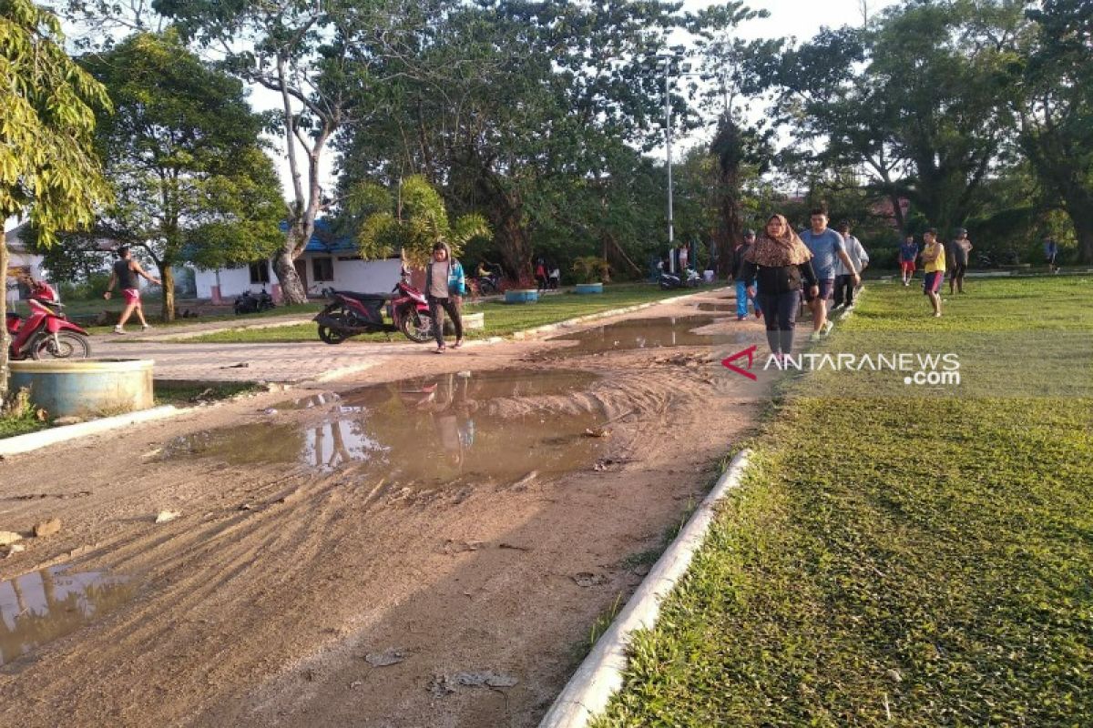 Warga harapkan fasilitas lapangan sepak bola Pandan dibenahi