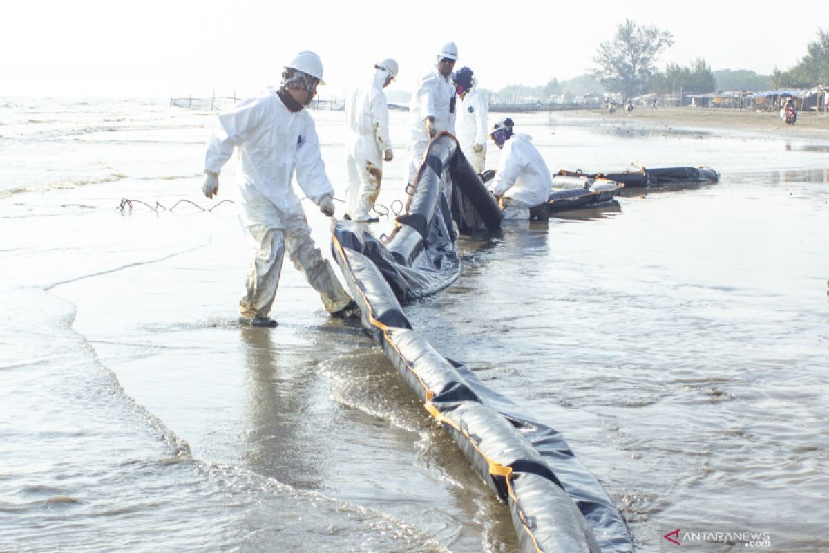 Pertamina siagakan 45 kapal atasi tumpahan minyak di perairan Karawang