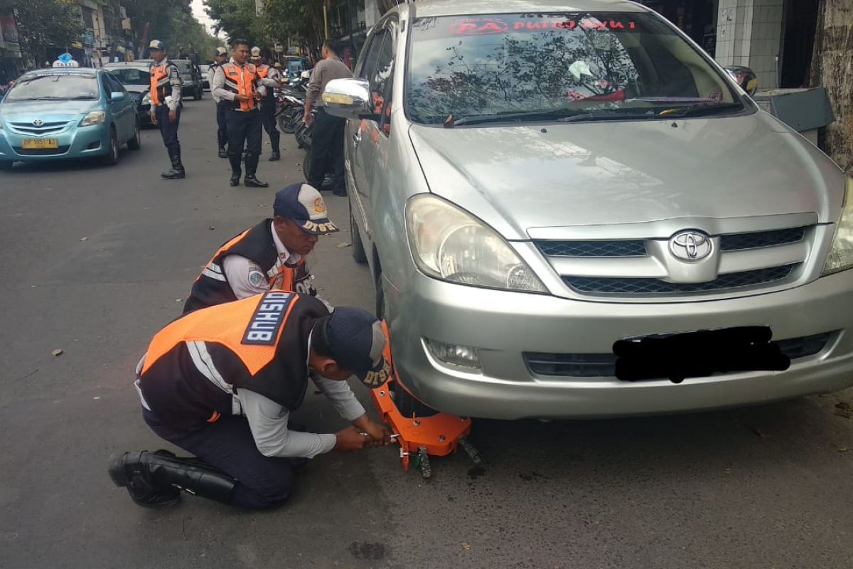 Waspada jangan parkir sembarangan di Mataram, penggembokan terus dilakukan