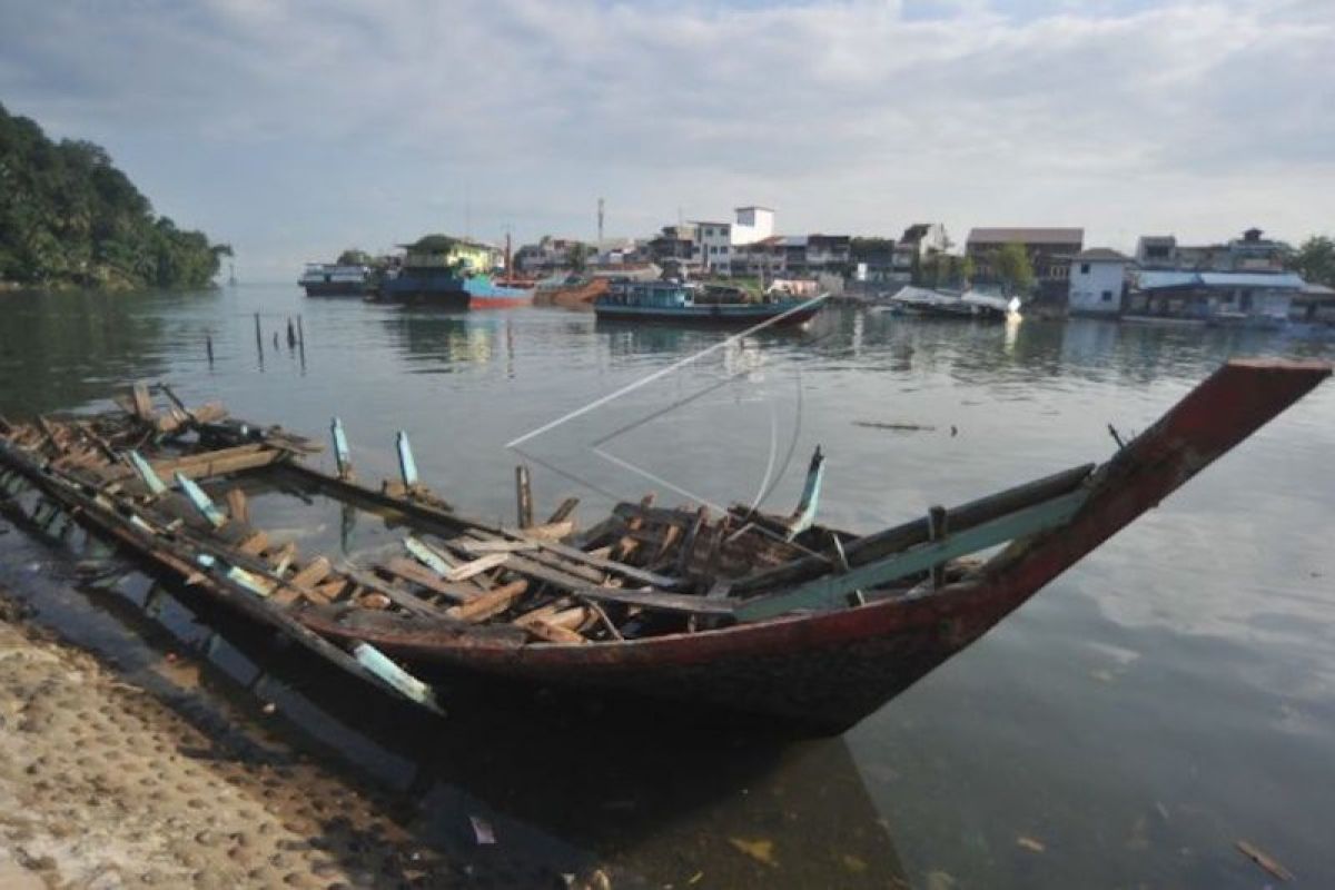Padang began cleaning 17 shipwrecks in Batang Arau