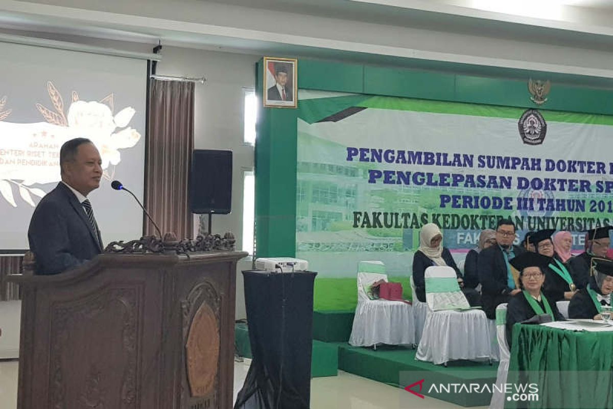 Terkait wacana impor rektor asing, Menristekdikti mengaku 