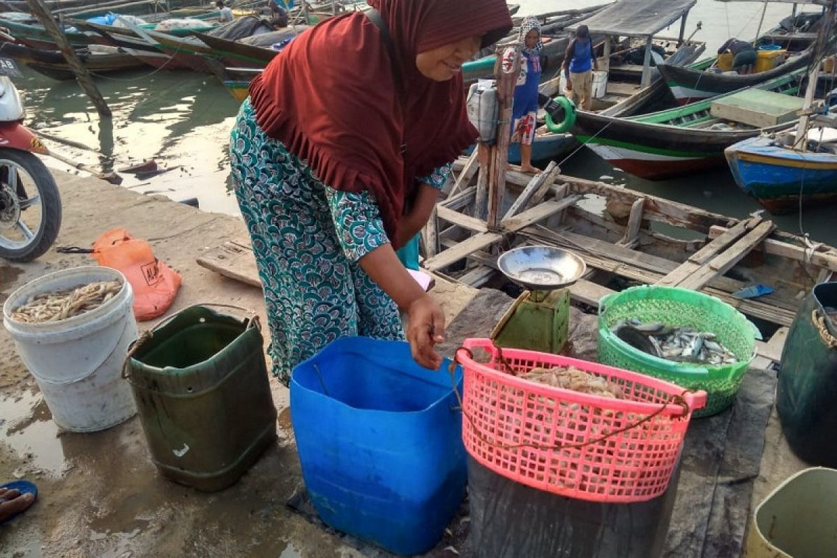 Harga ikan naik akibat cuaca buruk