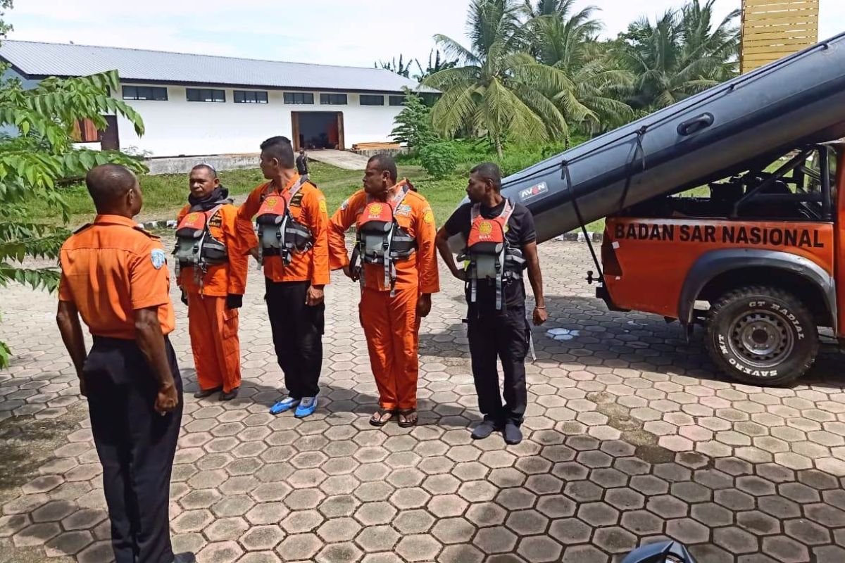 Basarnas cari penumpang jatuh dari kapal rute  Waren-Serui