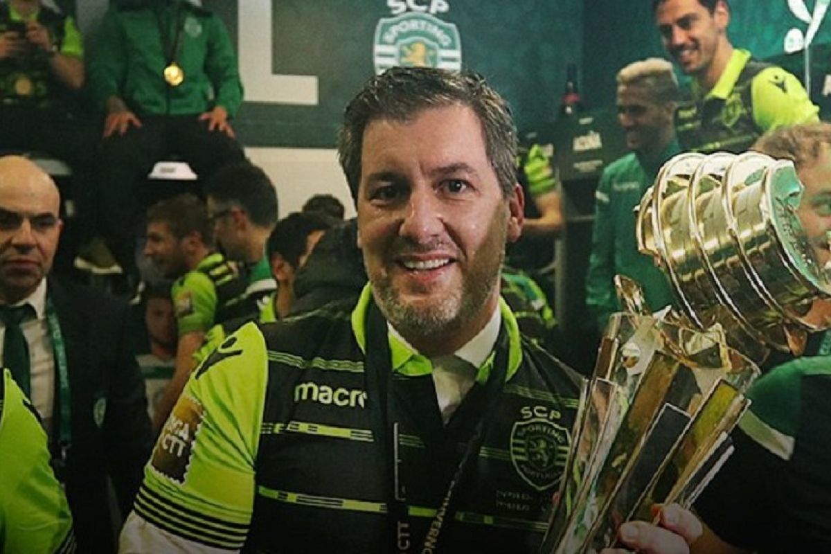 Mantan presiden Sporting Lisbon diadili karena dalang serangan pemain