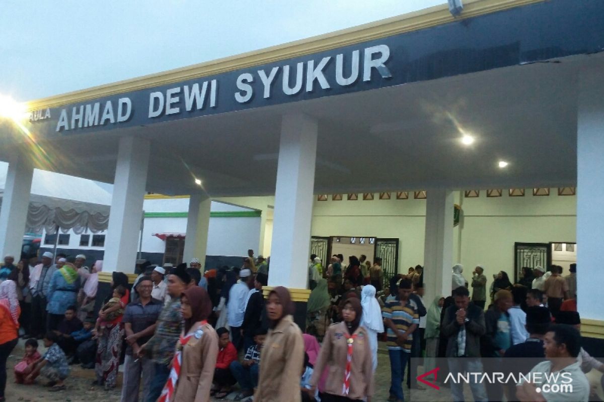 Calhaj Labura akan dilepas dari aula Ahmad Dewi Syukur