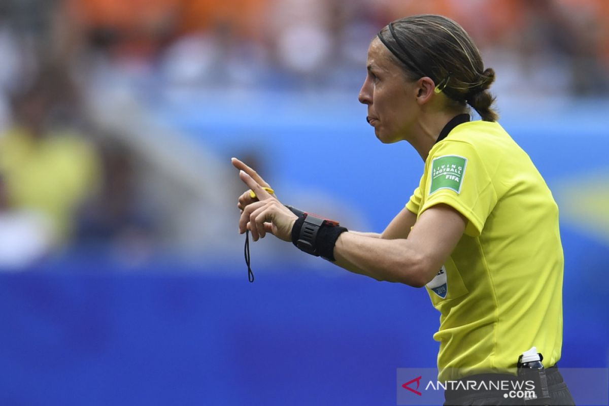 Wasit perempuan pertama kalinya pimpin Piala Super Eropa