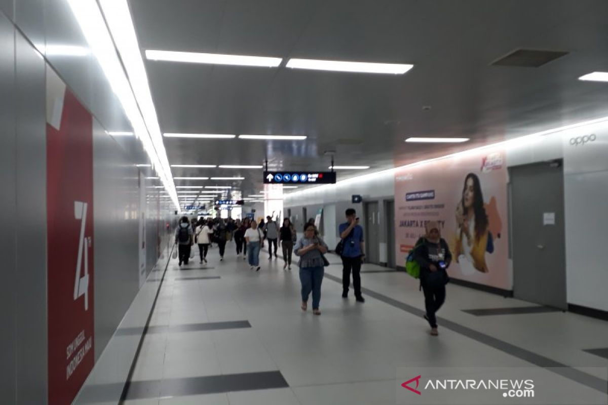 MRT evakuasi penumpang karena listrik padam