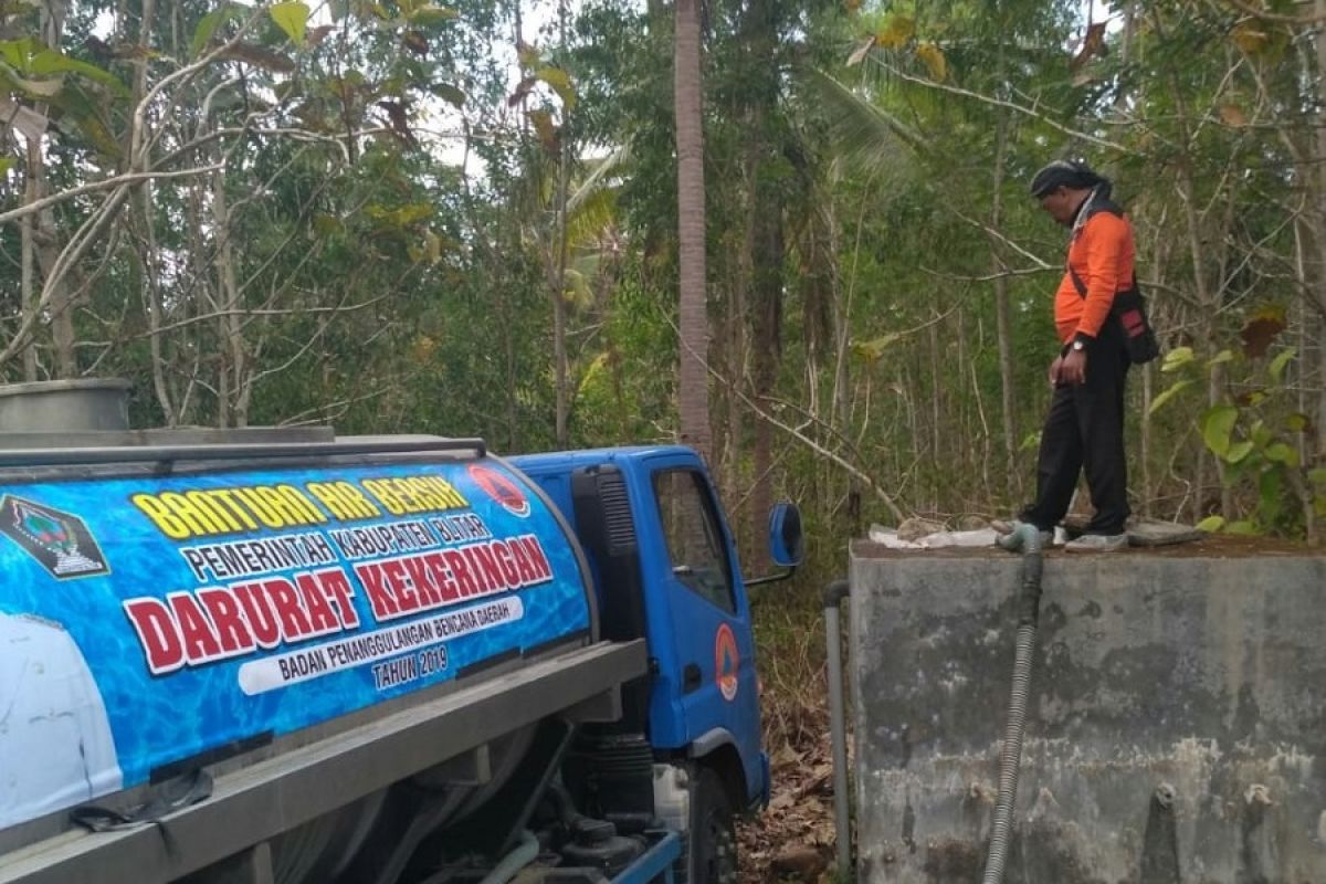 BPBD Blitar distribusikan air untuk desa dilanda kekeringan