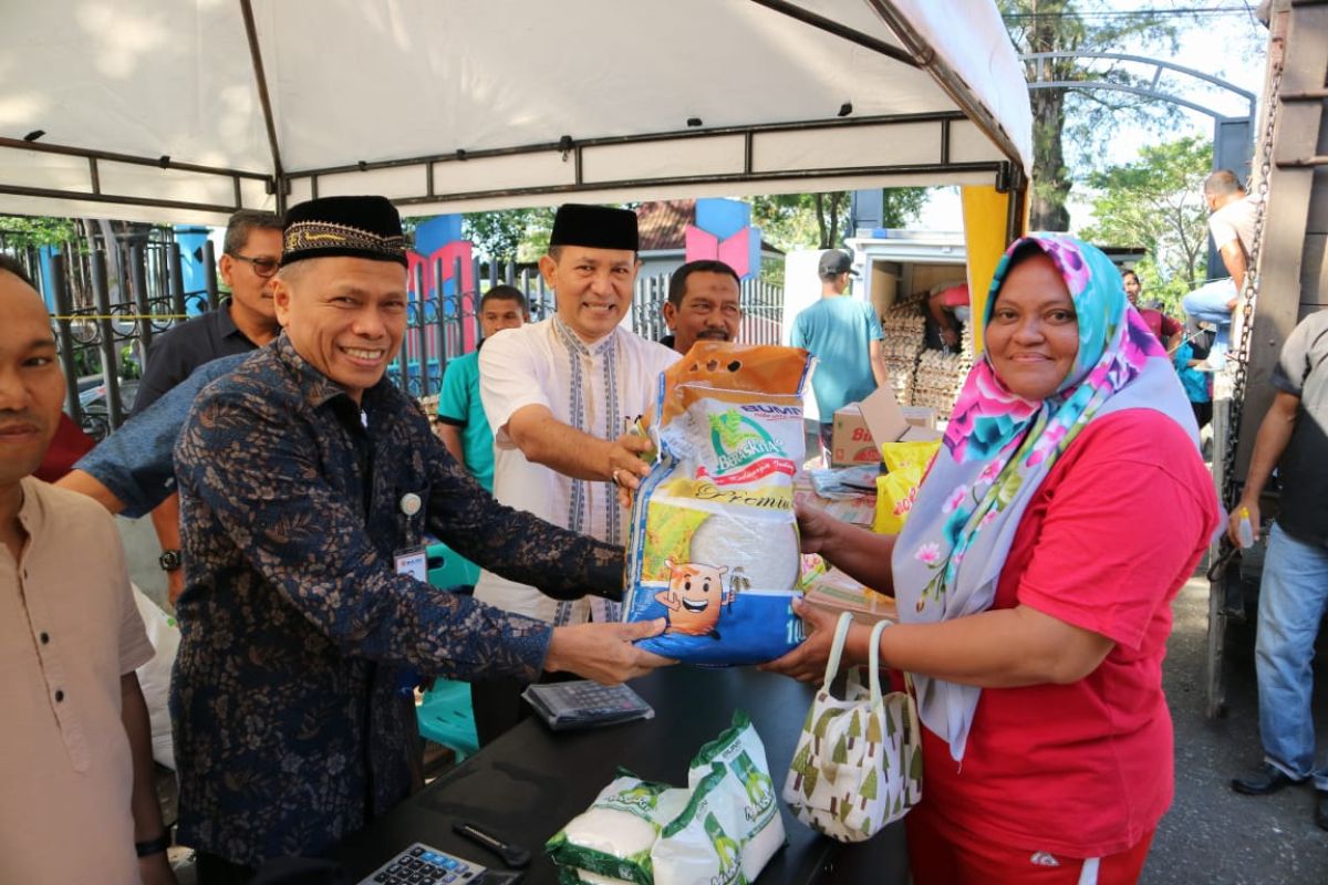 Bulog-Disperindag gelar pasar murah di Km 0 Indonesia