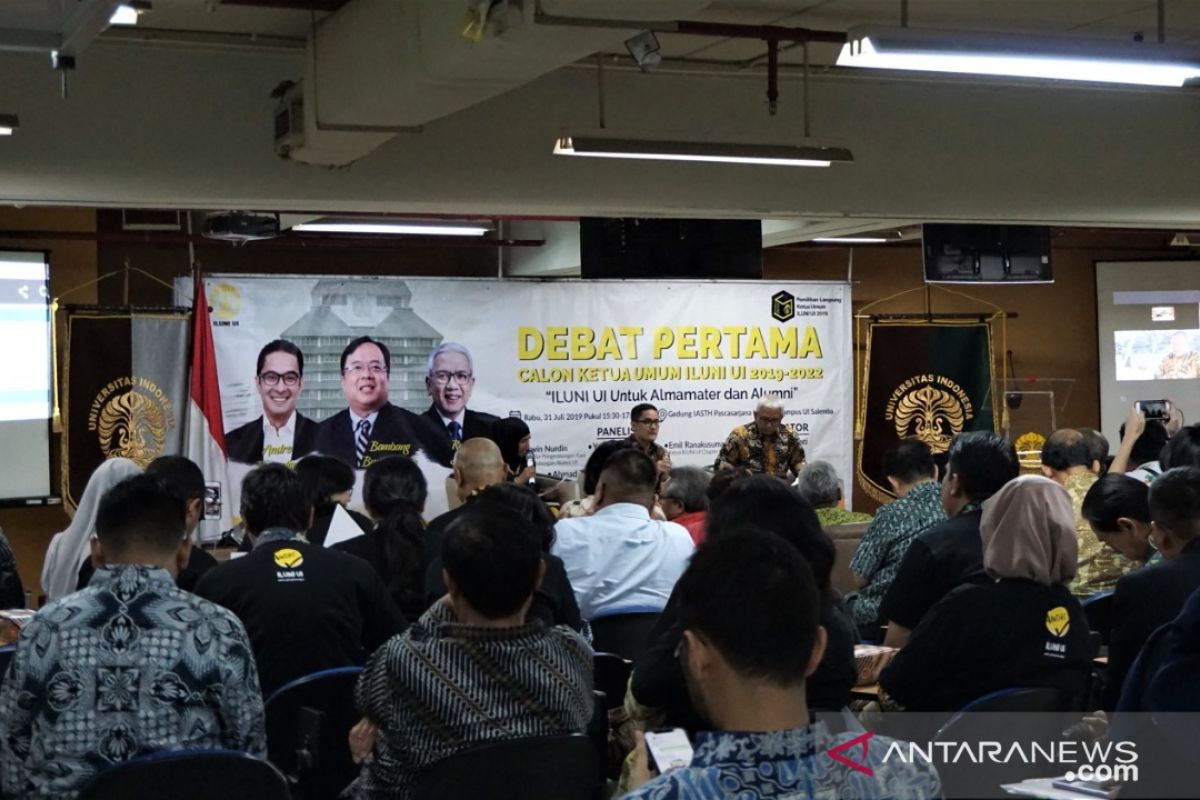 Tiga calon ketua umum Iluni UI berdebat