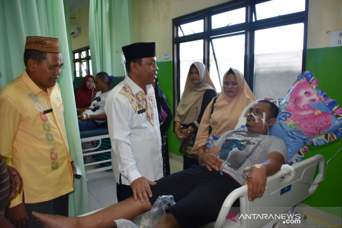 Sekda Gorontalo Utara kunjungi warga korban keracunan makanan