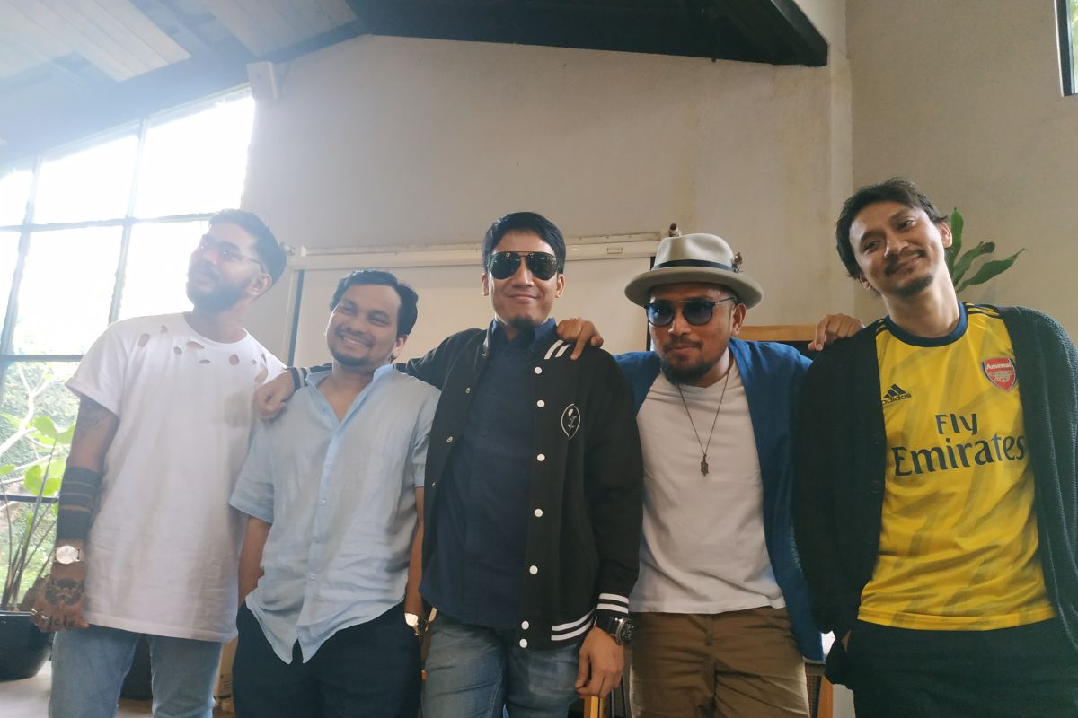 Tompi menikmati debut sebagai sutradara film