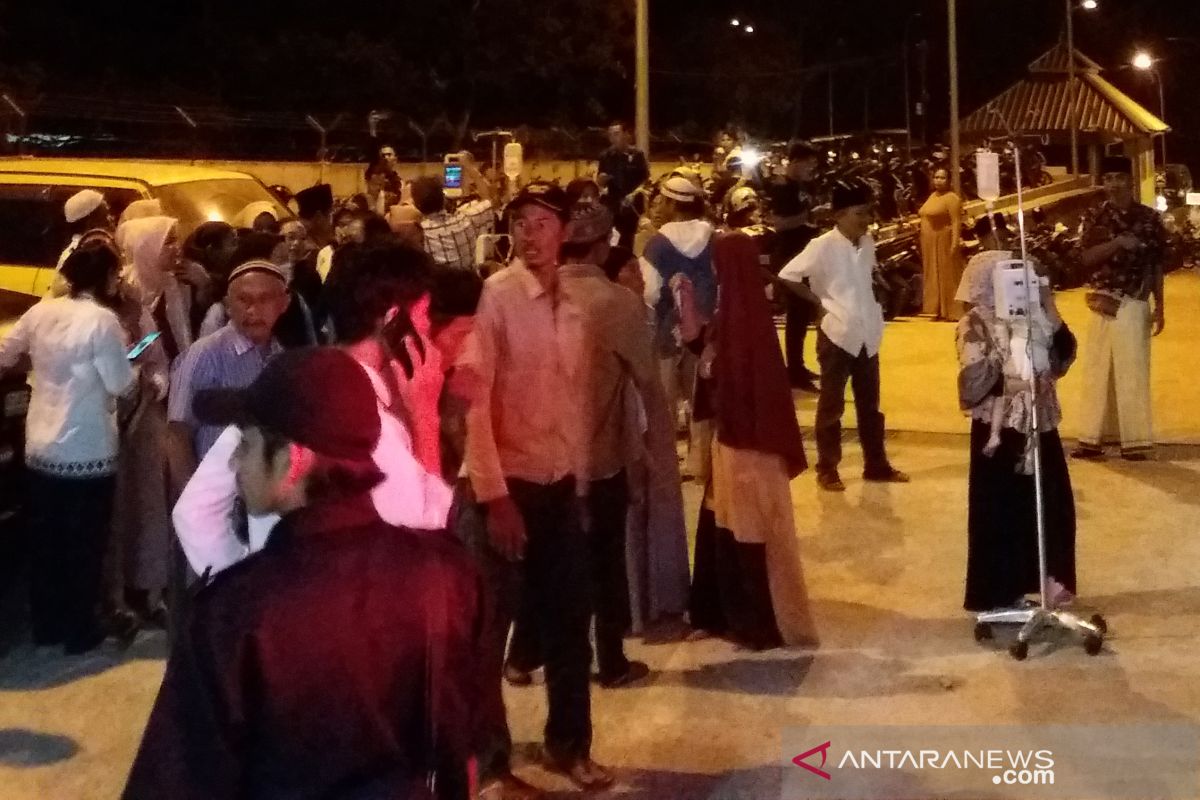 Peringatan tsunami berakhir, sebagian warga bertahan di dataran tinggi